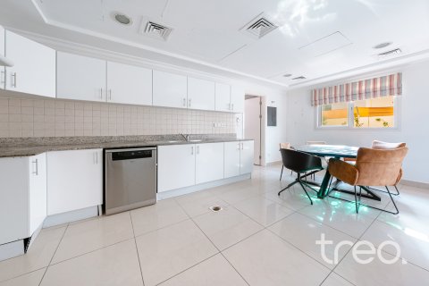 Villa til salg i Meadows, Dubai, UAE 4 soveværelser, 321.91 kvm № 741028 - foto 4