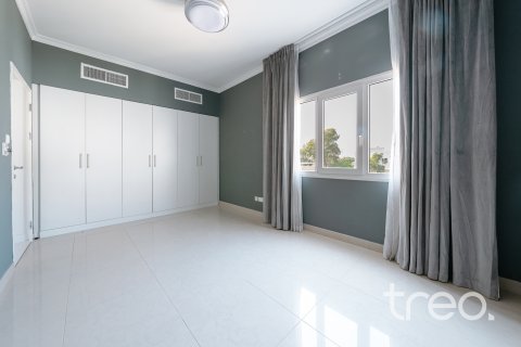 Villa til salg i Meadows, Dubai, UAE 4 soveværelser, 321.91 kvm № 741028 - foto 9