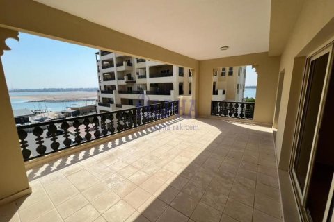Apartment in Al Hamra Village, Ras Al Khaimah, UAE 3 bedrooms, 223 sq.m. № 709468 - photo 12