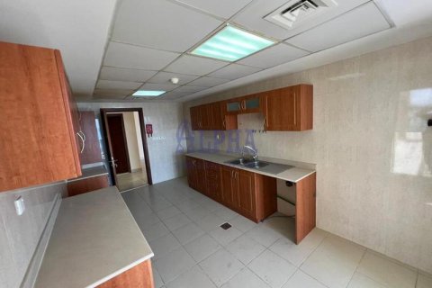 Apartment in Al Hamra Village, Ras Al Khaimah, UAE 3 bedrooms, 223 sq.m. № 709468 - photo 8
