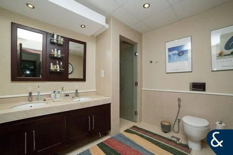 Appartamento in vendita a The Views, Dubai, EAU 2 camere da letto, 174 mq. № 671243 - foto 8