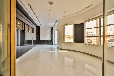 Commercial property in Al Nahyan, Abu Dhabi, UAE 518 sq.m. № 615212 - photo 17