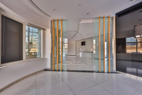 Commercial property in Al Nahyan, Abu Dhabi, UAE 518 sq.m. № 615212 - photo 11