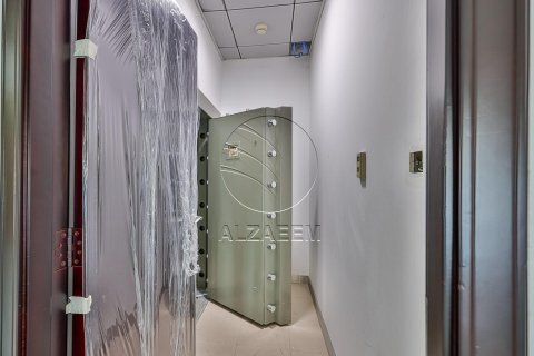 Commercial property in Al Nahyan, Abu Dhabi, UAE 518 sq.m. № 615212 - photo 18