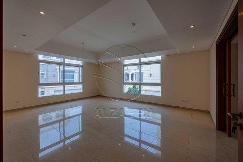 Vila v Khalifa City, Abu Dhabi, SAE 4 ložnice, 230 m² Č.: 615217 - fotografie 2