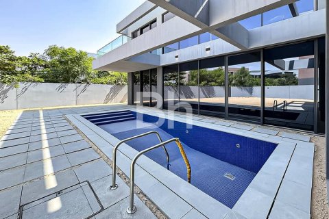 Снять в аренду виллу в Tilal City, Шарджа, ОАЭ 5 спален, 517м2, № 614576 - фото 1