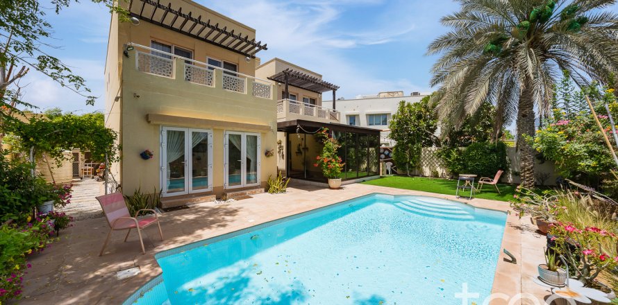 Villa en Meadows, Dubai, EAU 4 dormitorios, 332.41 m² № 733467