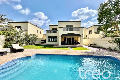 Villa à louer à Jumeirah Park, Dubai, EAU 4 chambres, 738.11 m2 № 733466 - photo 1