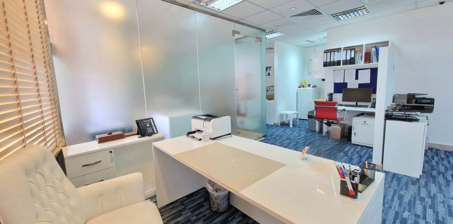 Escritório em Dubai, EAU 85.7 m2 № 691434