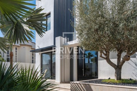 Vila u gradu Umm Al Sheif, Dubai, UAE 7 spavaće sobe, 929.03 m2 Br. 764883 - Slika 1