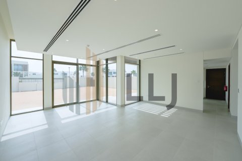 Vilë në Abu Dhabi, Emiratet e Bashkuara Arabe 4 dhoma gjumi, 422.5 m2. № 575497 - Foto 9