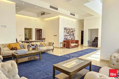 Villa til leie i Dubai, Emiratene 4 soverom, 1356.4 kvm Nr. 655857 - Foto 2