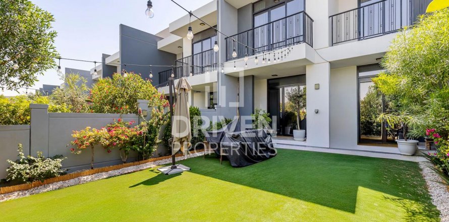 Villa in Motor City, Dubai, UAE 3 bedrooms, 252 sq.m. № 602269