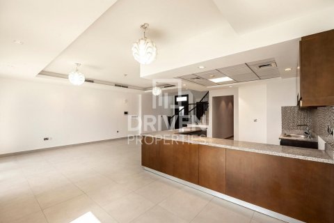 Villa in Motor City, Dubai, UAE 3 bedrooms, 252 sq.m. № 602268 - photo 24