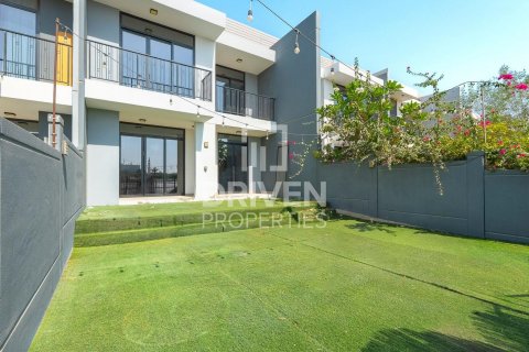 Villa in Motor City, Dubai, UAE 3 bedrooms, 252 sq.m. № 602268 - photo 1