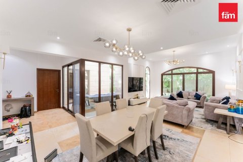 Řadový dům v Dubai, SAE 4 ložnice, 306.6 m² Č.: 751487 - fotografie 9