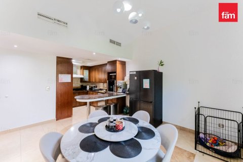 Řadový dům v Dubai, SAE 4 ložnice, 306.6 m² Č.: 751487 - fotografie 12