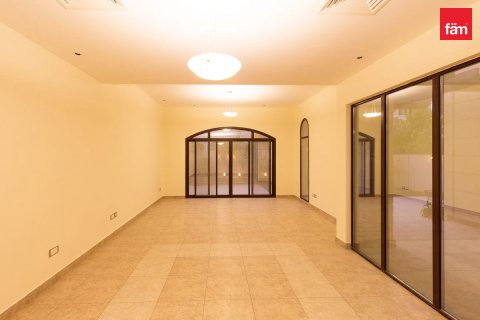 Townhouse in Dubai, UAE 4 bedrooms, 306.6 sq.m. № 751487 - photo 4