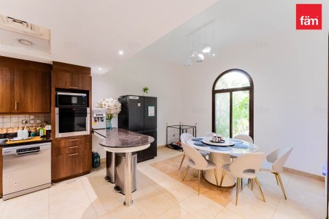 Řadový dům v Dubai, SAE 4 ložnice, 306.6 m² Č.: 751487 - fotografie 7
