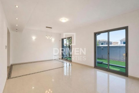Townhouse in Falcon City of Wonders, Dubai, UAE 4 bedrooms, 324.05 sq.m. № 762664 - photo 2