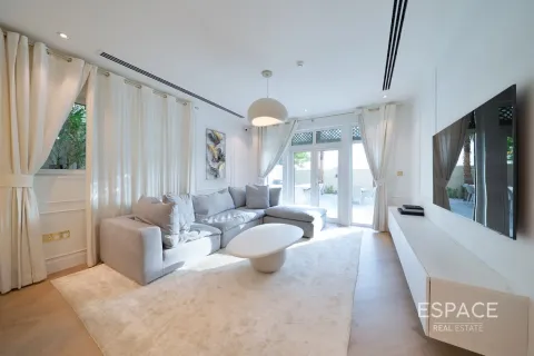 Jumeirah Park, Dubai, UAE의 판매용 빌라 침실 3개, 285제곱미터 번호 649472 - 사진 5
