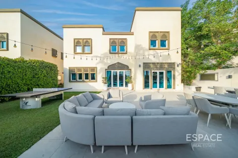 Jumeirah Park, Dubai, UAE의 판매용 빌라 침실 3개, 285제곱미터 번호 649472 - 사진 1