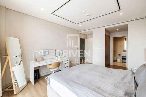Vila v Jumeirah, Dubai, SAE 3 spálne, 258 m2 č. 683042 - Fotografia 12