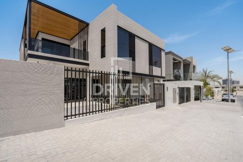 Вилла в Al Furjan, Дубай, ОАЭ 5 спален, 599.97м2 № 742701
