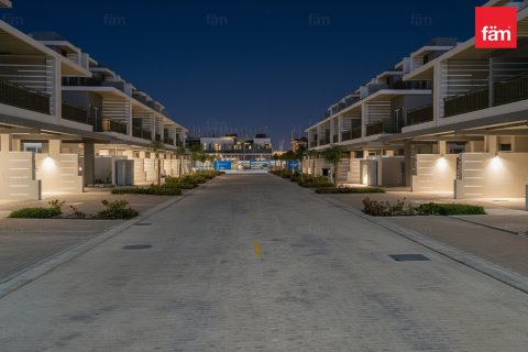 טאונהאוס להשכרה ב Dubai, איחוד האמירויות  3 חדרי שינה, 112.2 מ"ר, מספר 682320 - תמונה 3