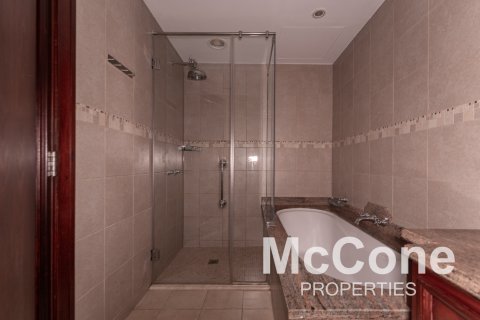Apartment in Old Town, Dubai, UAE 3 bedrooms, 182.65 sq.m. № 586960 - photo 17