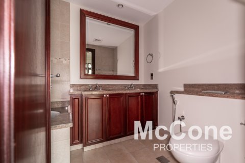 Apartment in Old Town, Dubai, UAE 3 bedrooms, 182.65 sq.m. № 586960 - photo 16