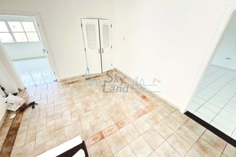 Villa zur Miete in Umm Suqeim, Dubai, VAE 4 Schlafzimmer, 371.6 m2 Nr. 632132 - Foto 11