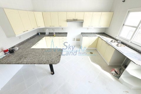 Villa zur Miete in Umm Suqeim, Dubai, VAE 4 Schlafzimmer, 371.6 m2 Nr. 632132 - Foto 6