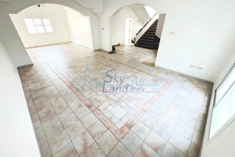 Villa zur Miete in Umm Suqeim, Dubai, VAE 4 Schlafzimmer, 371.6 m2 Nr. 632132 - Foto 4
