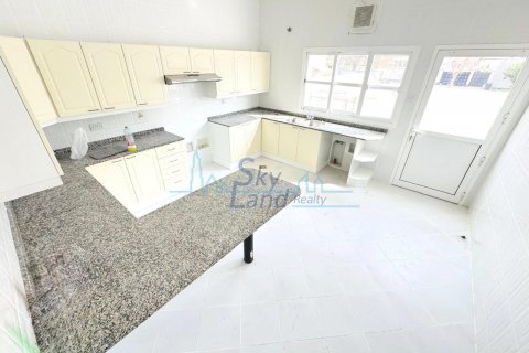 Villa zur Miete in Umm Suqeim, Dubai, VAE 4 Schlafzimmer, 371.6 m2 Nr. 632132 - Foto 8