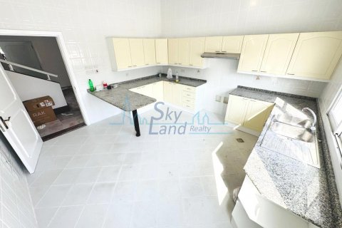 Villa zur Miete in Umm Suqeim, Dubai, VAE 4 Schlafzimmer, 371.6 m2 Nr. 632132 - Foto 7