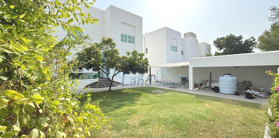 Villa in Umm Suqeim, Dubai, VAE: 4 Schlafzimmer, 371.6 m2 Nr. 632132