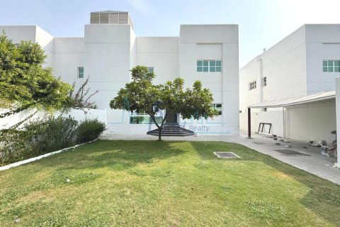 Villa zur Miete in Umm Suqeim, Dubai, VAE 4 Schlafzimmer, 371.6 m2 Nr. 632132 - Foto 2