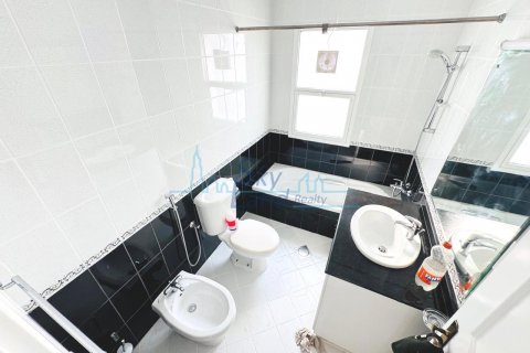 Villa zur Miete in Umm Suqeim, Dubai, VAE 4 Schlafzimmer, 371.6 m2 Nr. 632132 - Foto 17