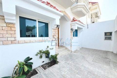 Villa in affitto a Umm Suqeim, Dubai, EAU 4 camere da letto, 325.2 mq. № 632134 - foto 12