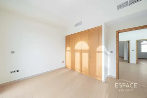 Villa zum Verkauf in Jumeirah Park, Dubai, VAE 4 Schlafzimmer, 455 m2 Nr. 737953 - Foto 8