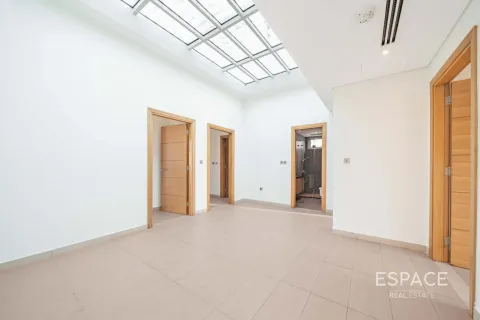 Villa zum Verkauf in Jumeirah Park, Dubai, VAE 4 Schlafzimmer, 455 m2 Nr. 737953 - Foto 2