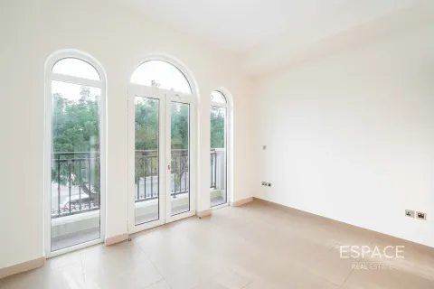 Villa zum Verkauf in Jumeirah Park, Dubai, VAE 4 Schlafzimmer, 455 m2 Nr. 737953 - Foto 7