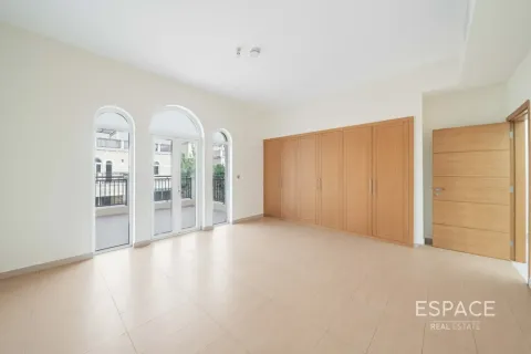 Villa zum Verkauf in Jumeirah Park, Dubai, VAE 4 Schlafzimmer, 455 m2 Nr. 737953 - Foto 11