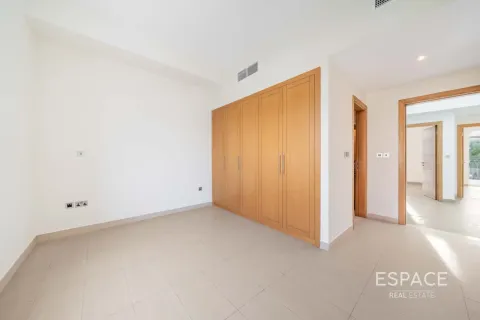 Villa zum Verkauf in Jumeirah Park, Dubai, VAE 4 Schlafzimmer, 455 m2 Nr. 737953 - Foto 3