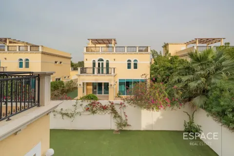 Villa zum Verkauf in Jumeirah Park, Dubai, VAE 4 Schlafzimmer, 455 m2 Nr. 737953 - Foto 4