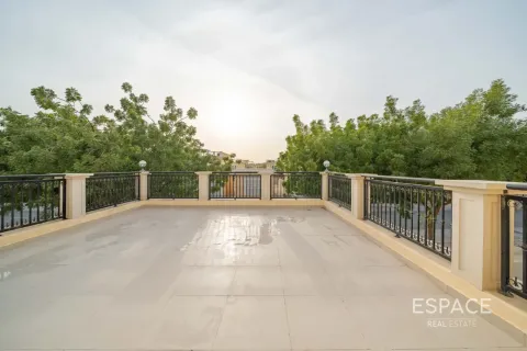 Villa zum Verkauf in Jumeirah Park, Dubai, VAE 4 Schlafzimmer, 455 m2 Nr. 737953 - Foto 13