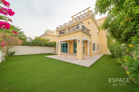 Villa zum Verkauf in Jumeirah Park, Dubai, VAE 4 Schlafzimmer, 455 m2 Nr. 737953 - Foto 1