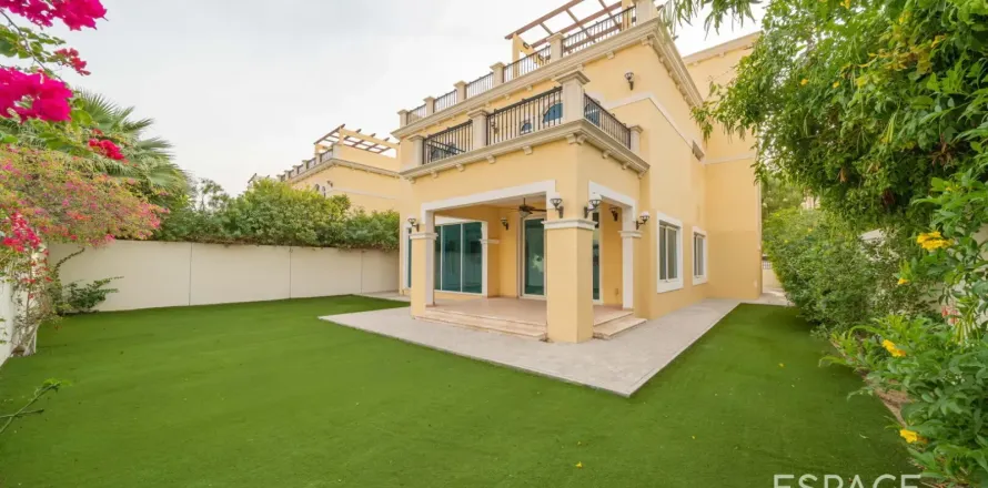 Villa in Jumeirah Park, Dubai, VAE: 4 Schlafzimmer, 455 m2 Nr. 737953