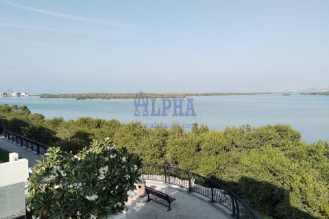 Снять в аренду виллу в Mina Al Arab, Рас-эль-Хайма, ОАЭ 3 спальни, 230.1м2, № 614913 - фото 1